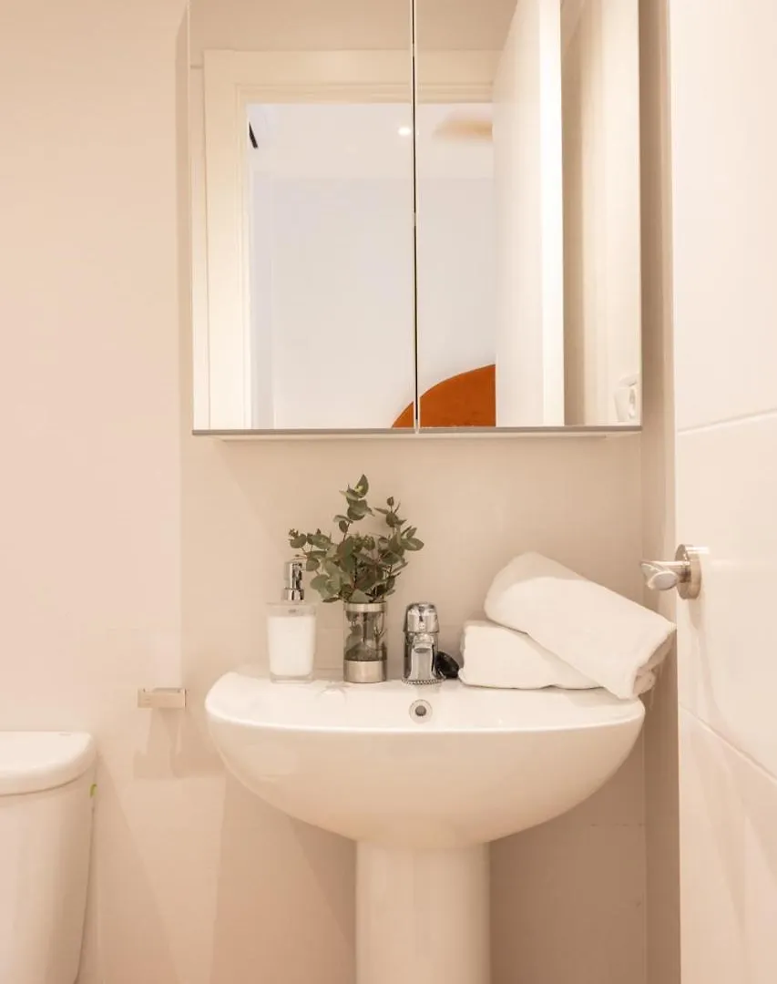 Isg Apartments Triana Estudio 3 Seville 0*,
